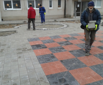 Projekty / Úprava verejných priestranstiev v obci Slanská Huta - foto